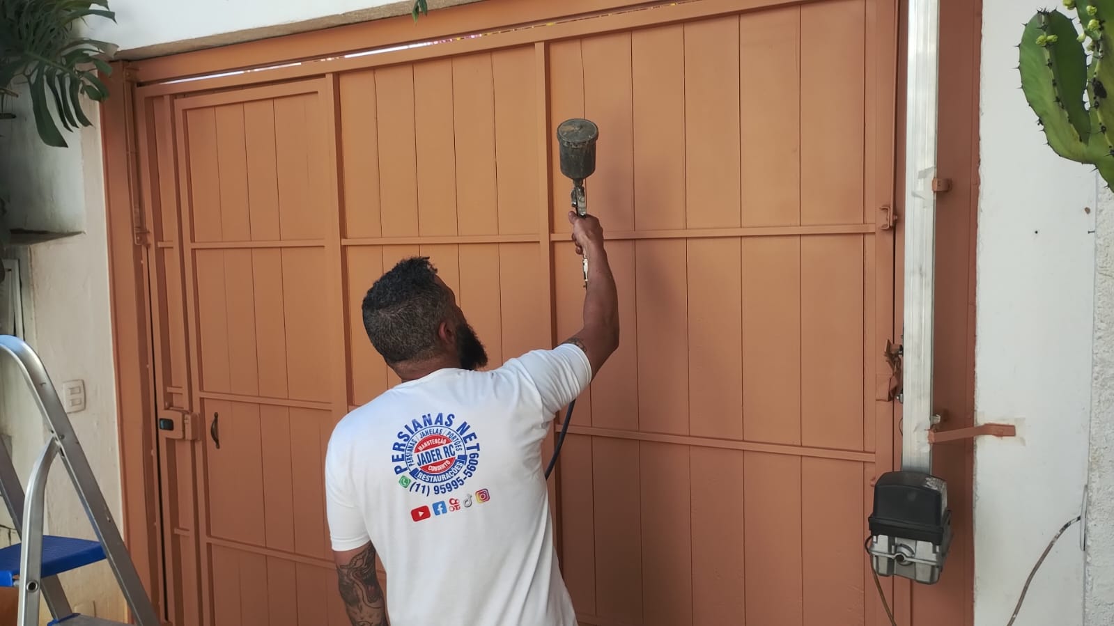 Pintura de portão externo