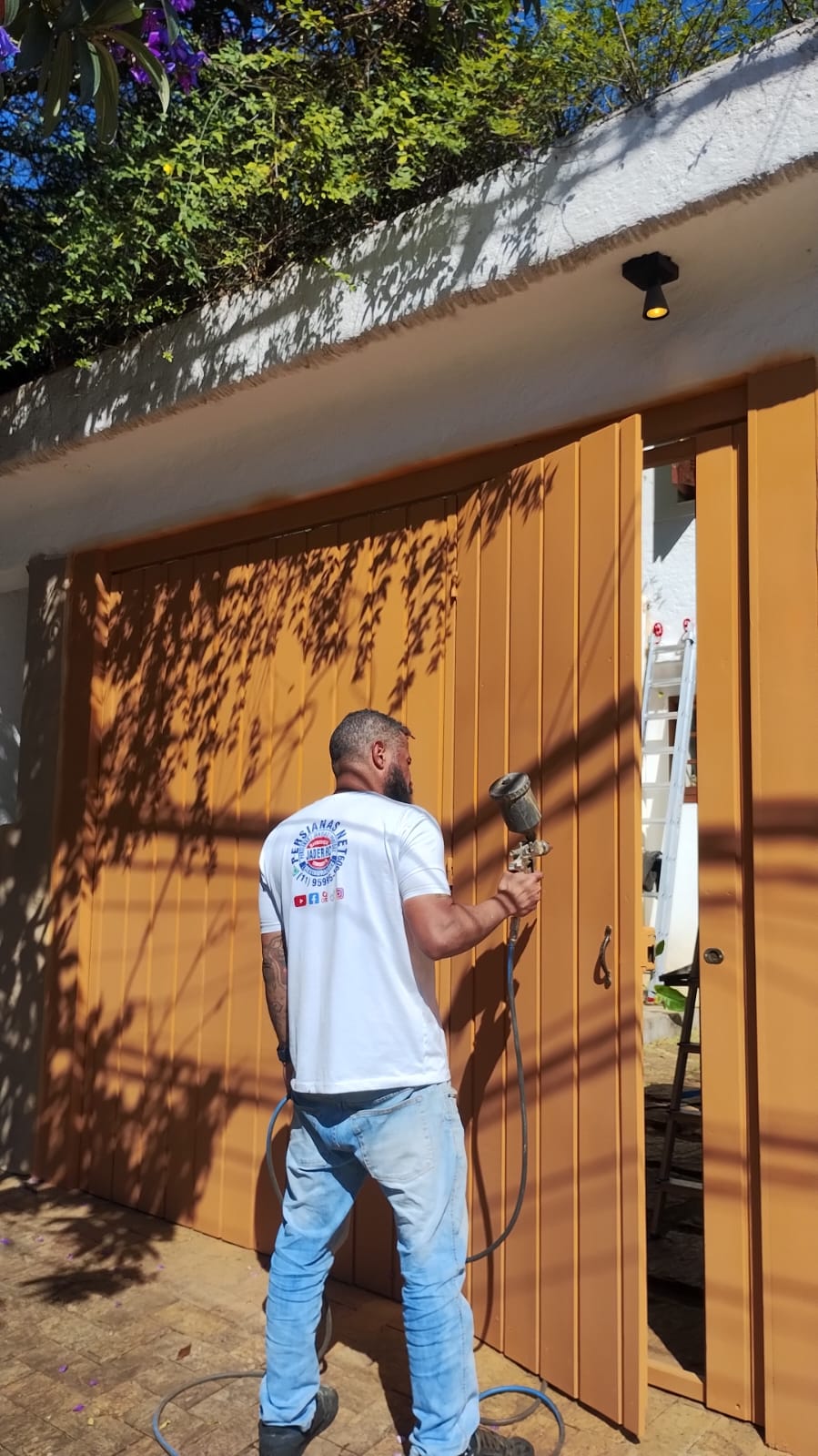 Pintura de portão de garagem